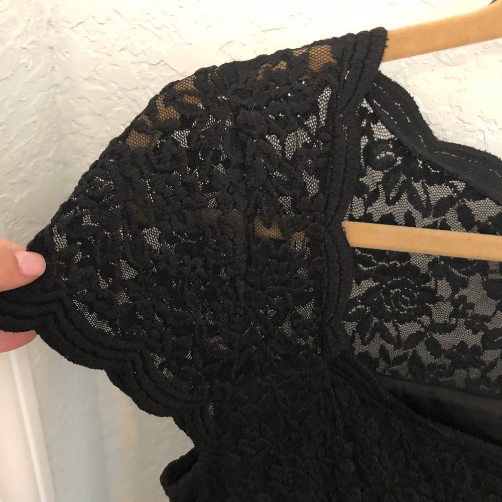 Black lace Anne Klein dress w/ cap sleeves. - Picture 5 of 6
